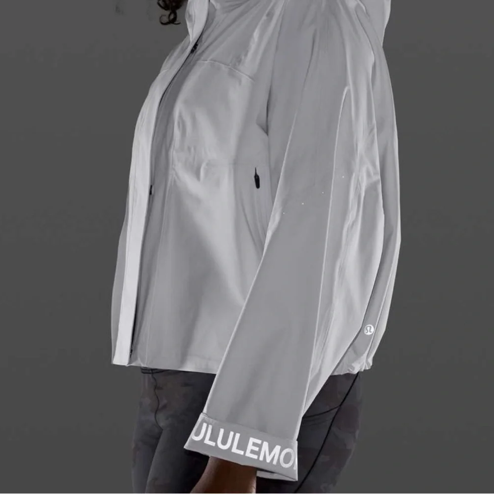 NWOT Lululemon Rain Chaser Jacket Sz 10 - Picture 2 of 5
